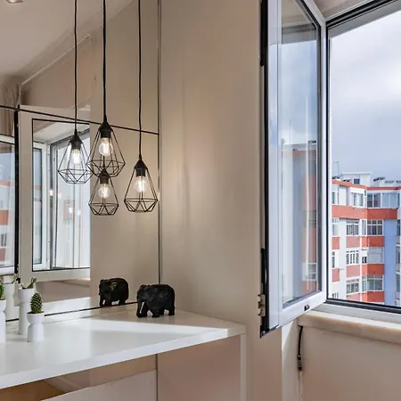 Sunny Horizon Retreat By Lovelystay Apartment