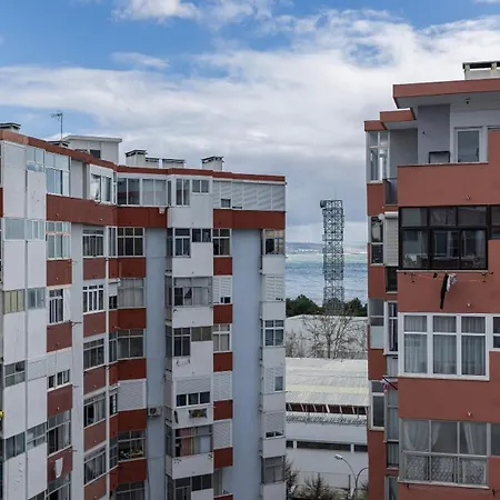 Apartment Sunny Horizon Retreat By Lovelystay Paco de Arcos